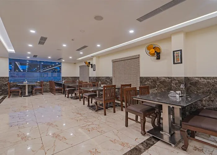 Treebo Aaravi Residency, 800 Mtrs From Promenade Beach